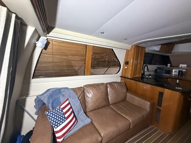 46' 2004 Carver 460 voyager