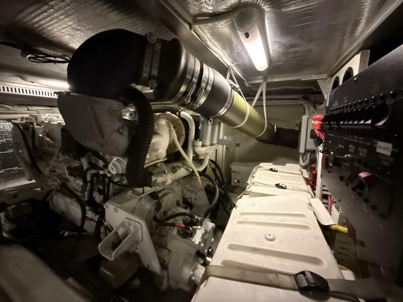 46' 2004 Carver 460 voyager