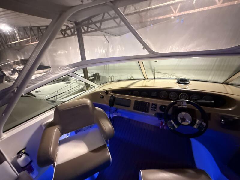 46' 2004 Carver 460 voyager