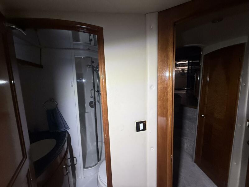 46' 2004 Carver 460 voyager