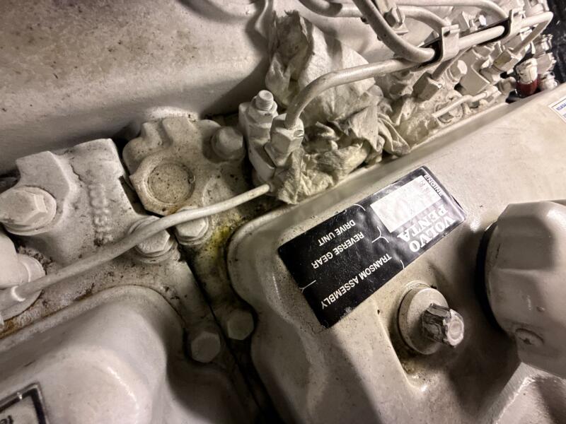 46' 2004 Carver 460 voyager