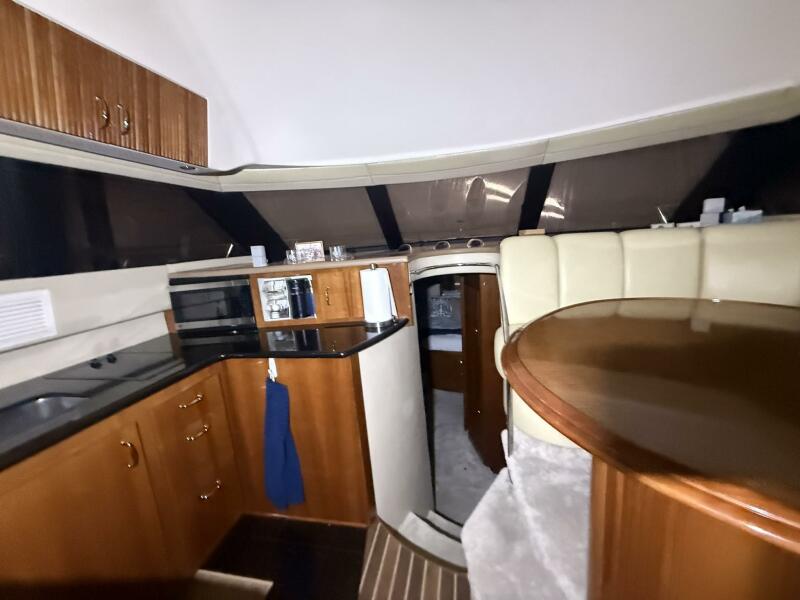 46' 2004 Carver 460 voyager