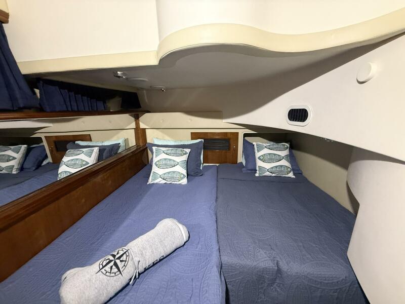 46' 2004 Carver 460 voyager