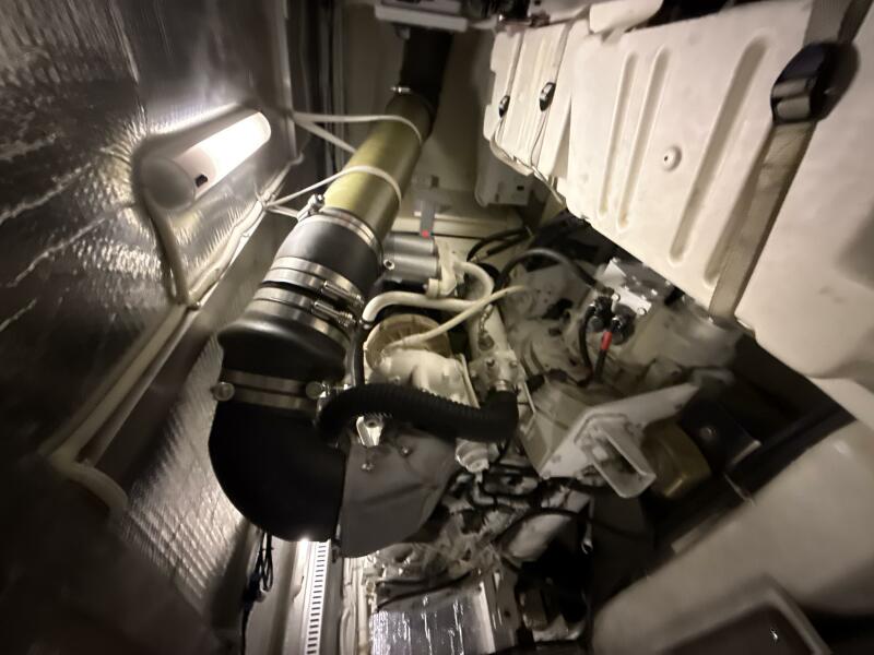 46' 2004 Carver 460 voyager