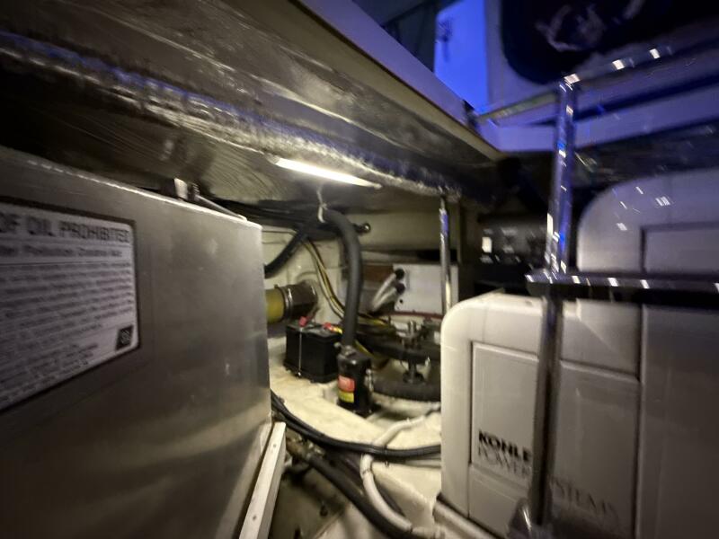 46' 2004 Carver 460 voyager