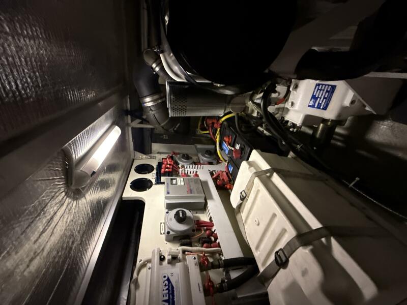 46' 2004 Carver 460 voyager