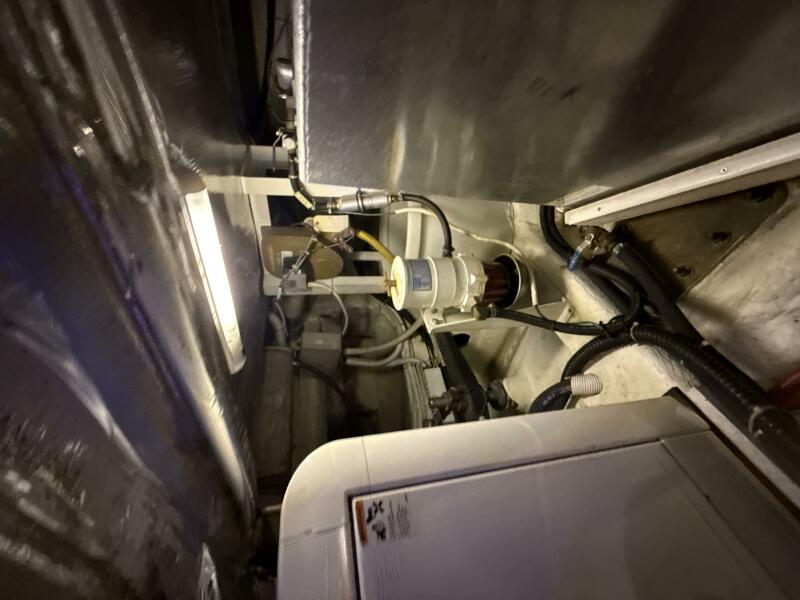 46' 2004 Carver 460 voyager