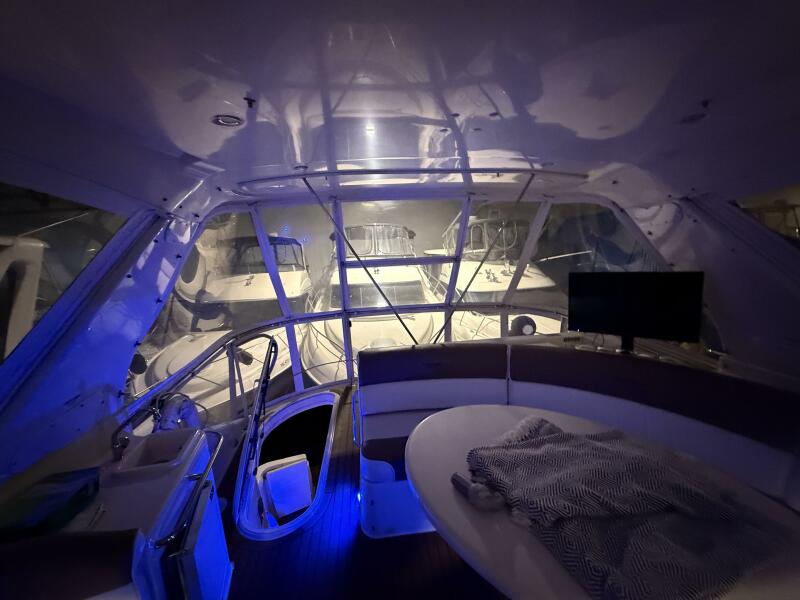 46' 2004 Carver 460 voyager