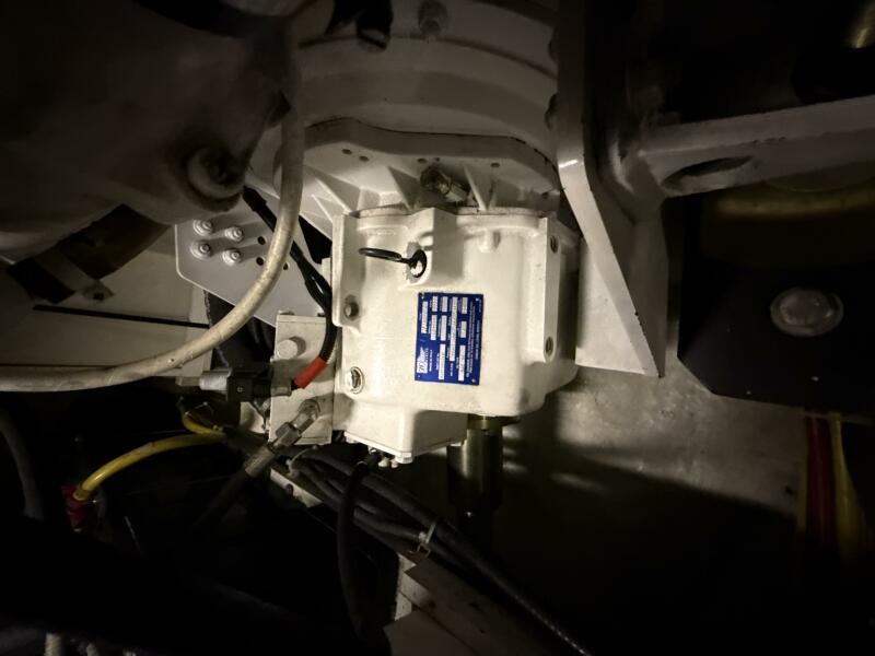 46' 2004 Carver 460 voyager