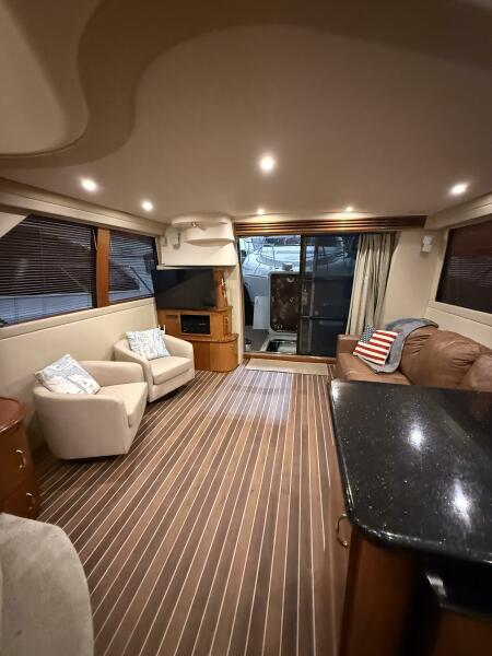 46' 2004 Carver 460 voyager