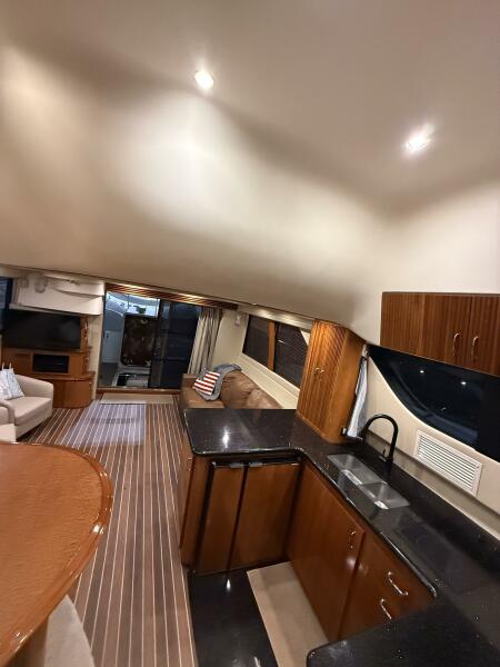46' 2004 Carver 460 voyager