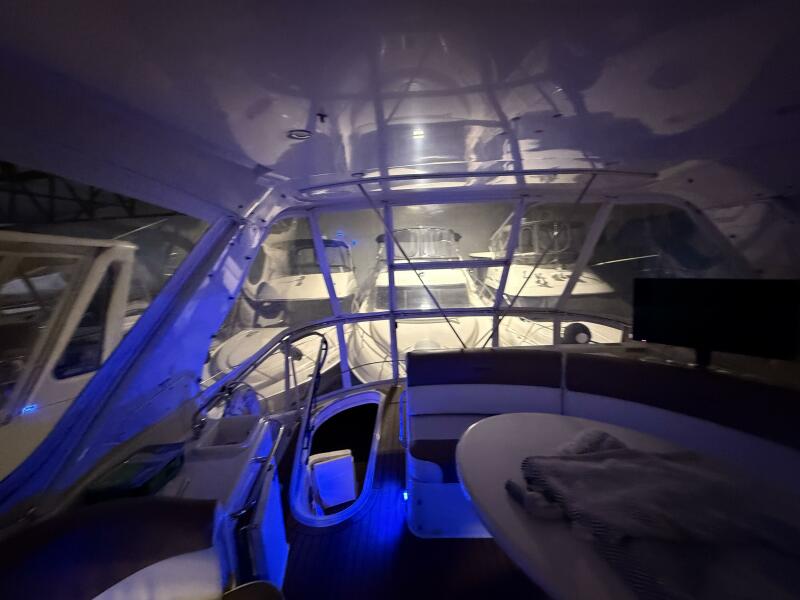 46' 2004 Carver 460 voyager