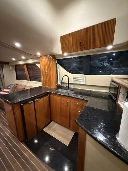 46' 2004 Carver 460 voyager