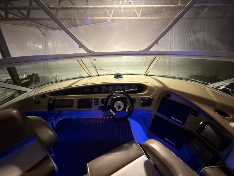 46' 2004 Carver 460 voyager