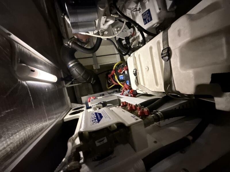 46' 2004 Carver 460 voyager