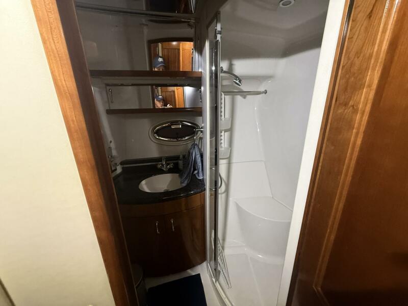 46' 2004 Carver 460 voyager