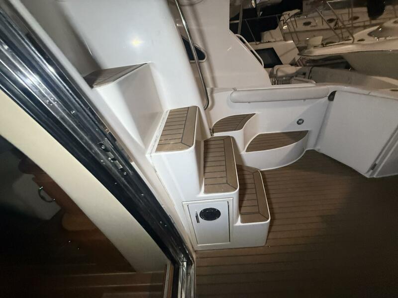 46' 2004 Carver 460 voyager