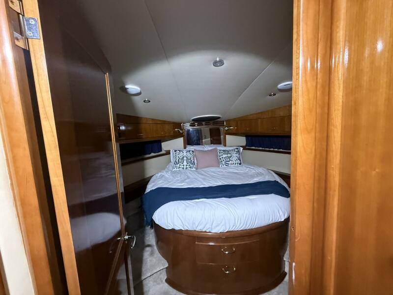 46' 2004 Carver 460 voyager