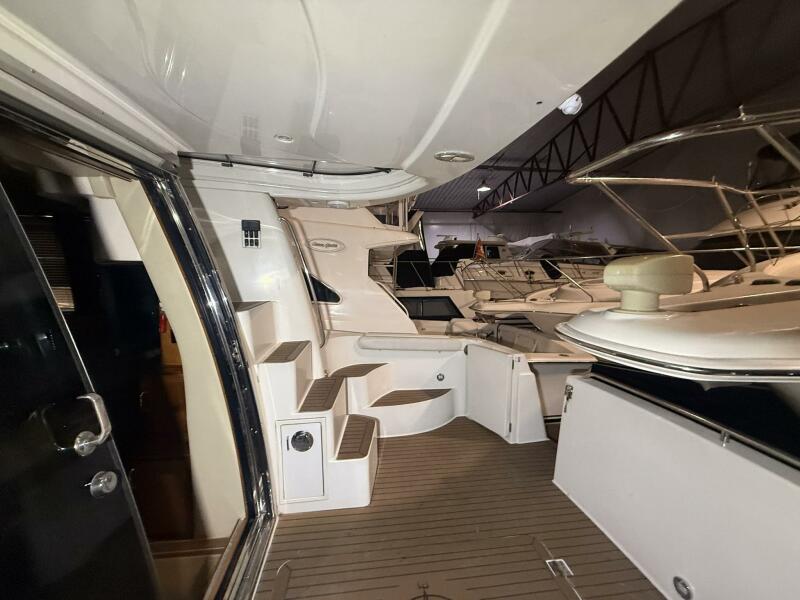 46' 2004 Carver 460 voyager