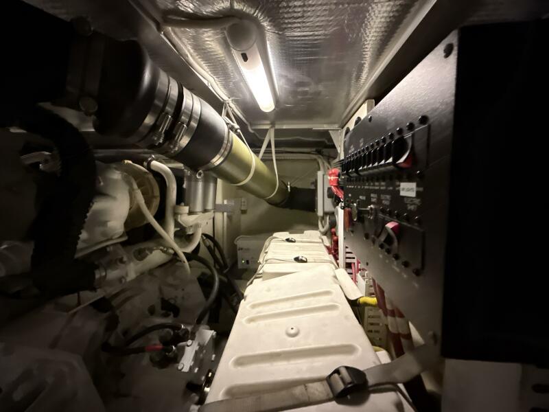 46' 2004 Carver 460 voyager