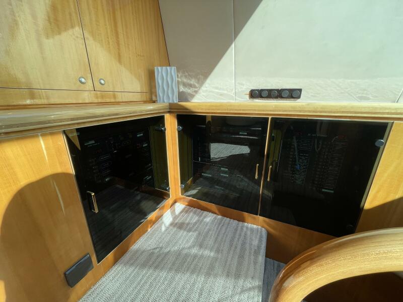 70' 1999 Horizon 70 MY