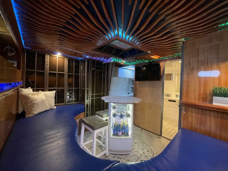 70' 1999 Horizon 70 MY