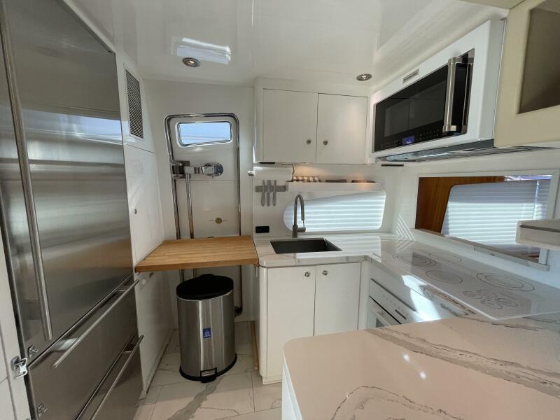 70' 1999 Horizon 70 MY