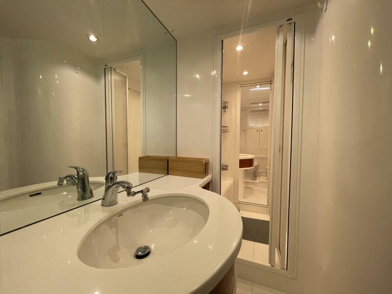 70' 1999 Horizon 70 MY