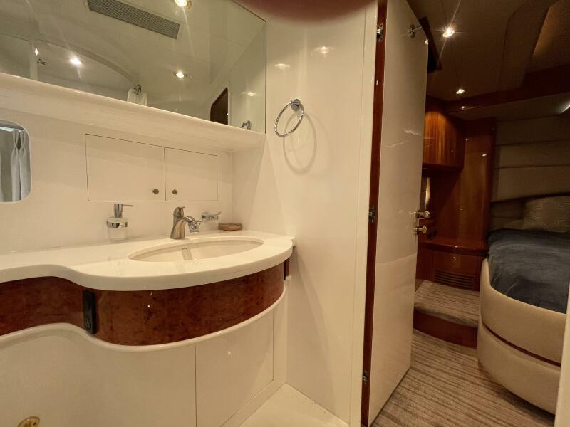 70' 1999 Horizon 70 MY