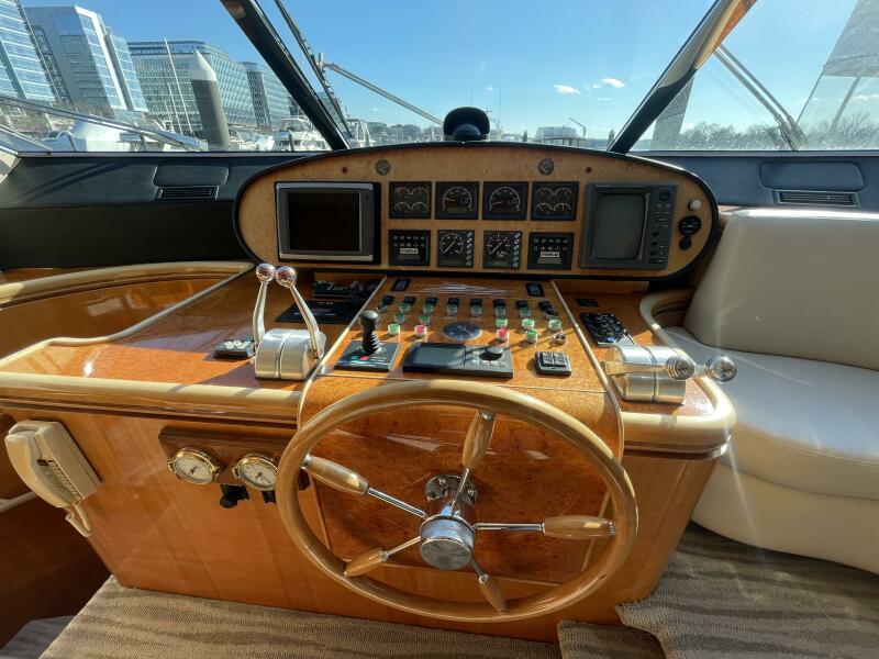 70' 1999 Horizon 70 MY