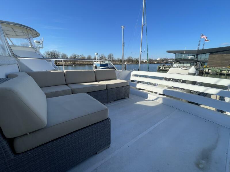 70' 1999 Horizon 70 MY