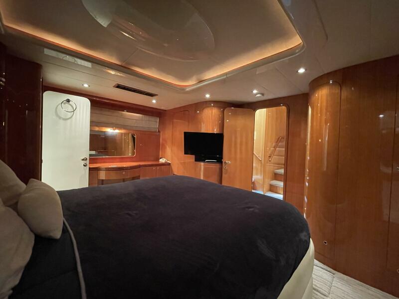 70' 1999 Horizon 70 MY