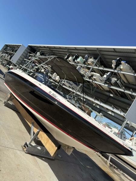 23' 2015 Larson LX 225S IO