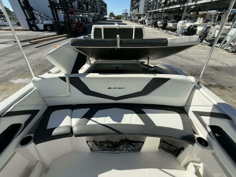 23' 2015 Larson LX 225S IO