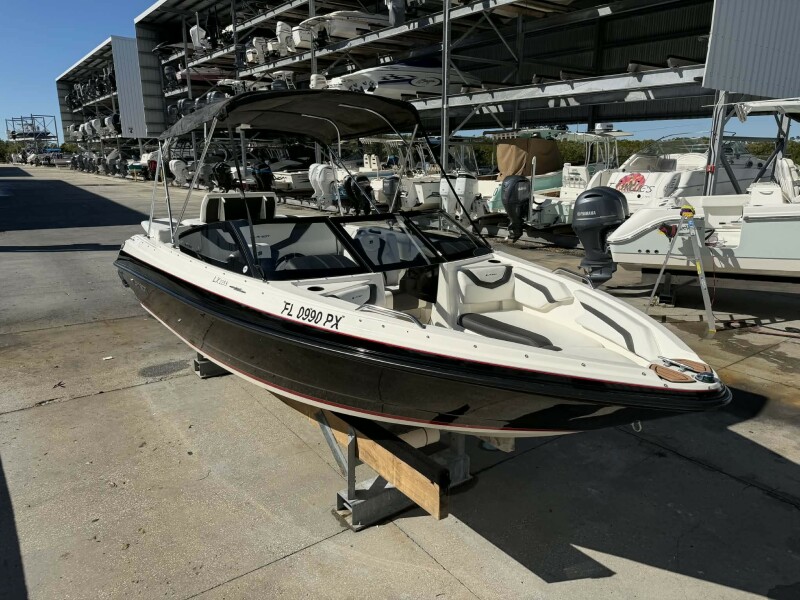 23' 2015 Larson LX 225S IO