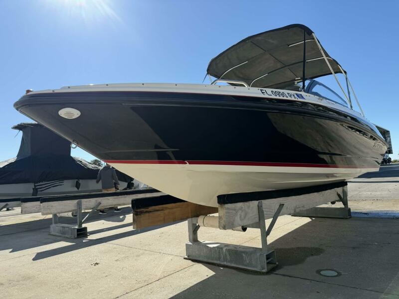 23' 2015 Larson LX 225S IO