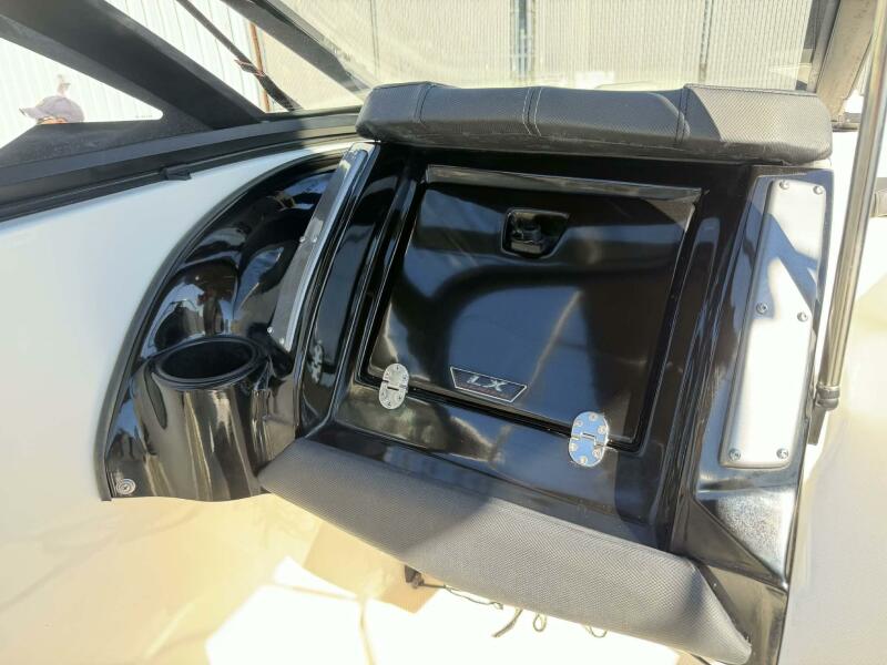 23' 2015 Larson LX 225S IO