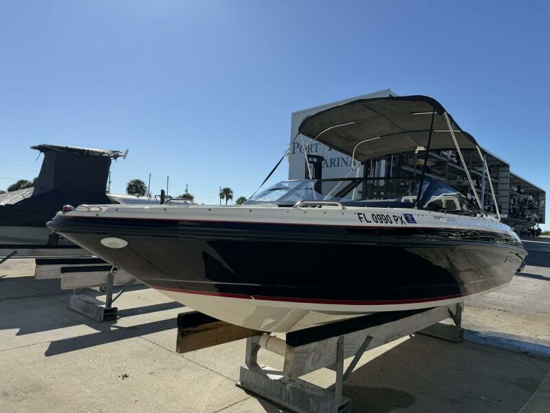 23' 2015 Larson LX 225S IO