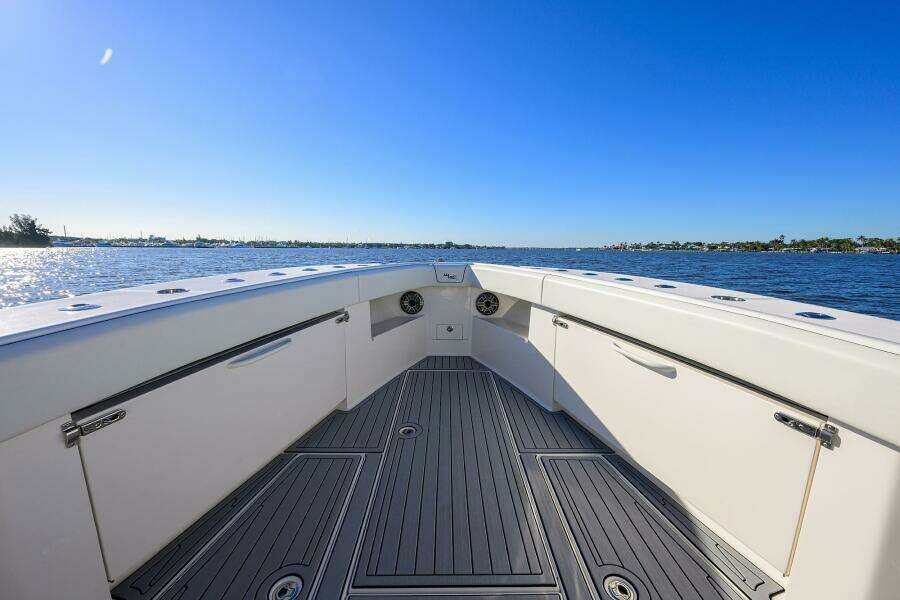 BAREFOOR IN PUBLIC 37ft SeaVee Yacht For Sale