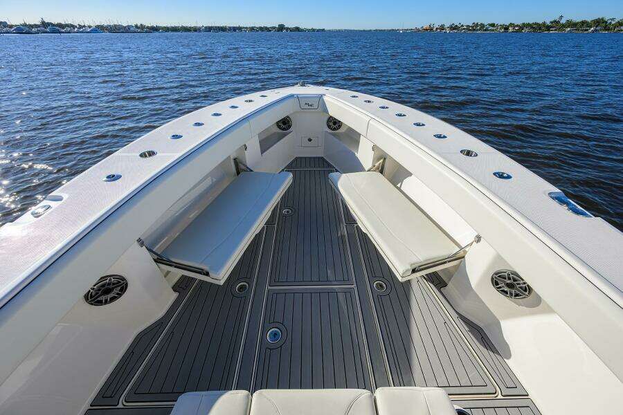 BAREFOOR IN PUBLIC 37ft SeaVee Yacht For Sale