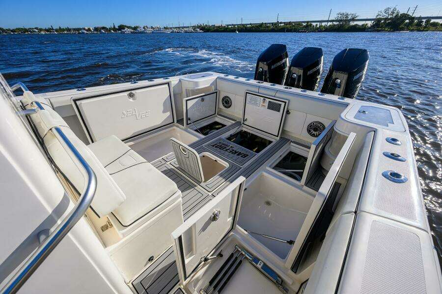 BAREFOOR IN PUBLIC 37ft SeaVee Yacht For Sale