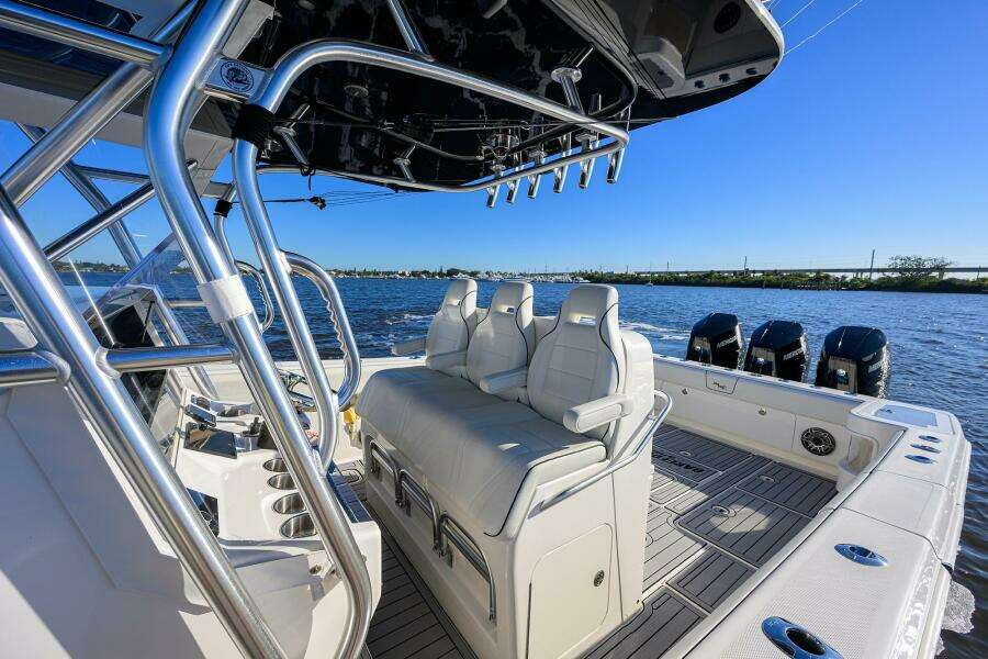 BAREFOOR IN PUBLIC 37ft SeaVee Yacht For Sale
