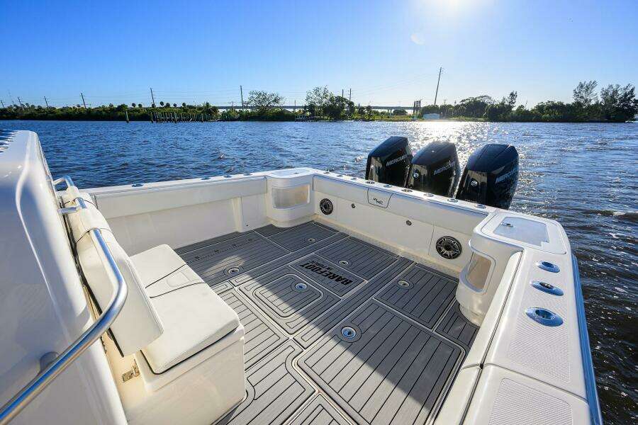 BAREFOOR IN PUBLIC 37ft SeaVee Yacht For Sale