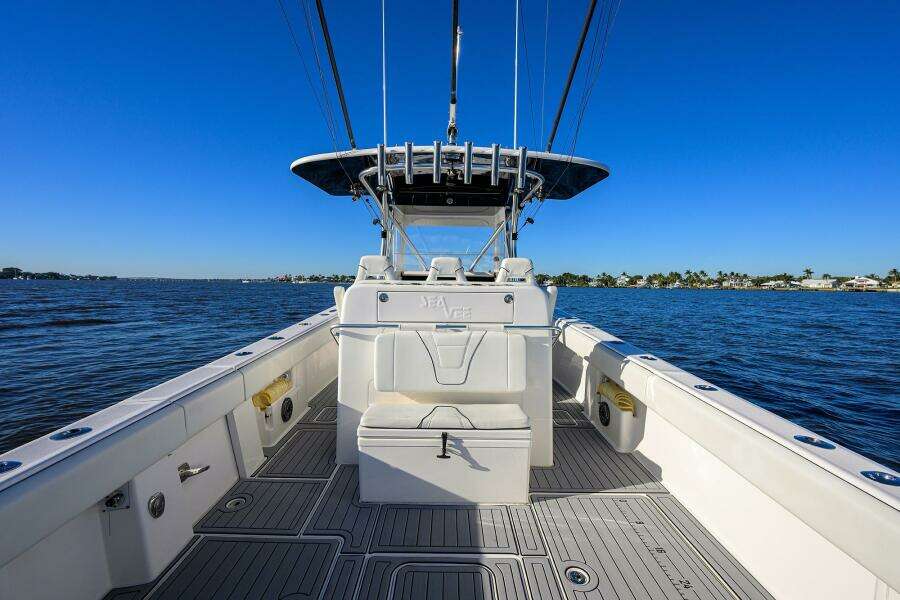 BAREFOOR IN PUBLIC 37ft SeaVee Yacht For Sale