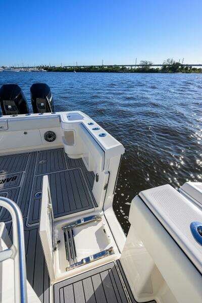 BAREFOOR IN PUBLIC 37ft SeaVee Yacht For Sale