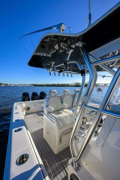 BAREFOOR IN PUBLIC 37ft SeaVee Yacht For Sale