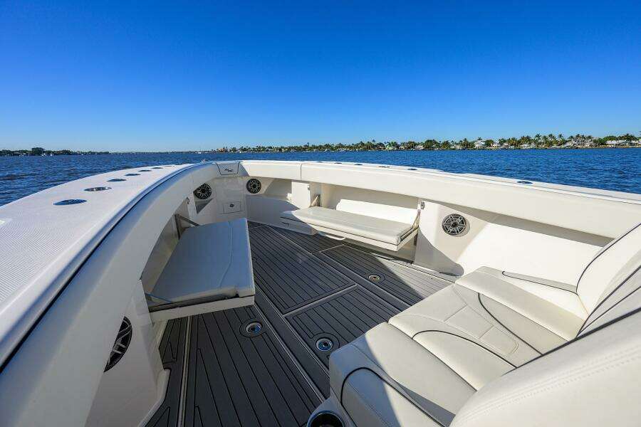 BAREFOOR IN PUBLIC 37ft SeaVee Yacht For Sale