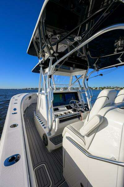 BAREFOOR IN PUBLIC 37ft SeaVee Yacht For Sale