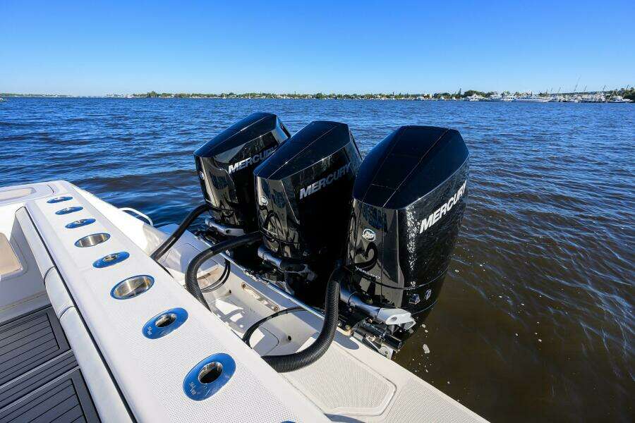 BAREFOOR IN PUBLIC 37ft SeaVee Yacht For Sale