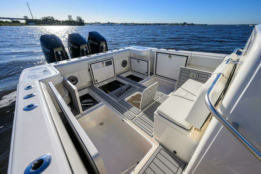 BAREFOOR IN PUBLIC 37ft SeaVee Yacht For Sale